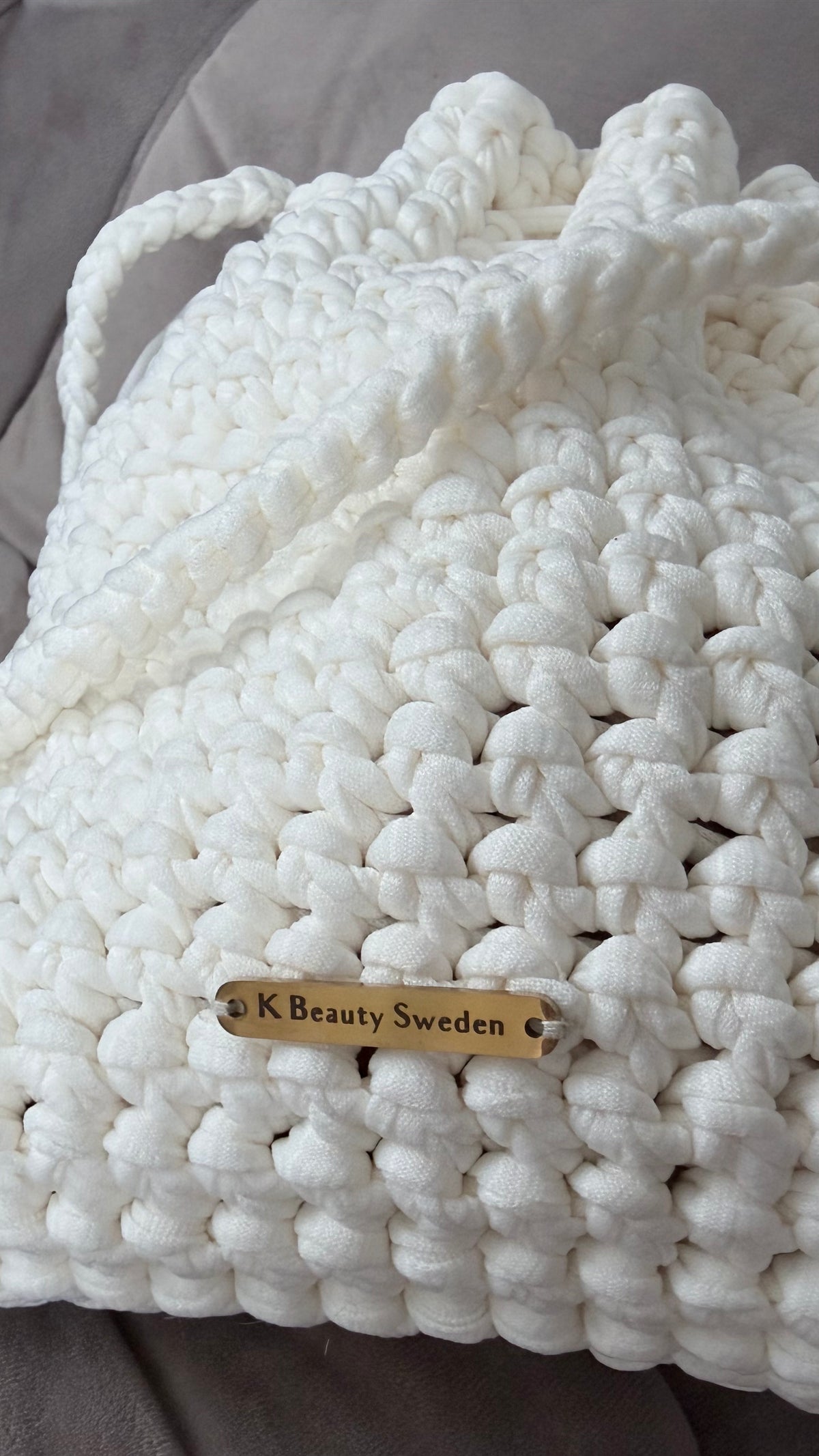 LUNE – Handstickad påsväska i ivory
