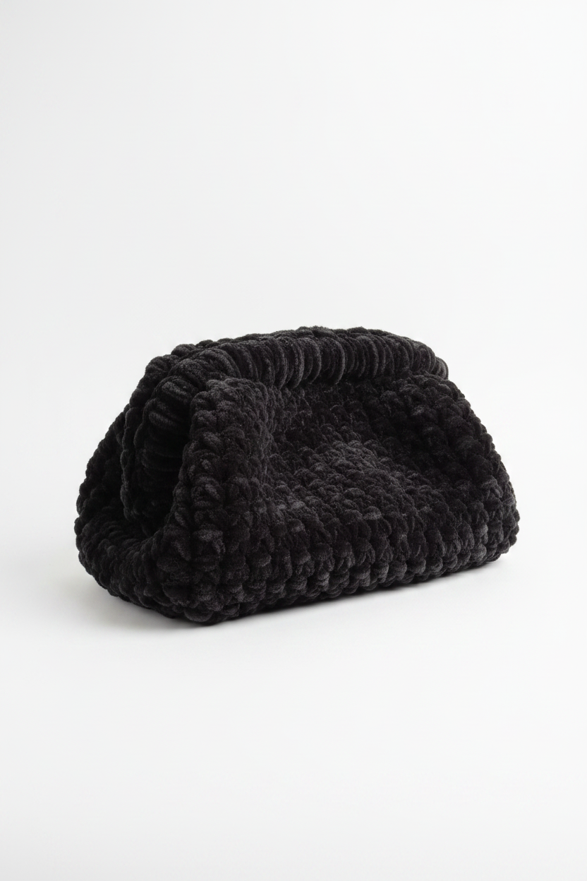 Black crochet pouch – studio