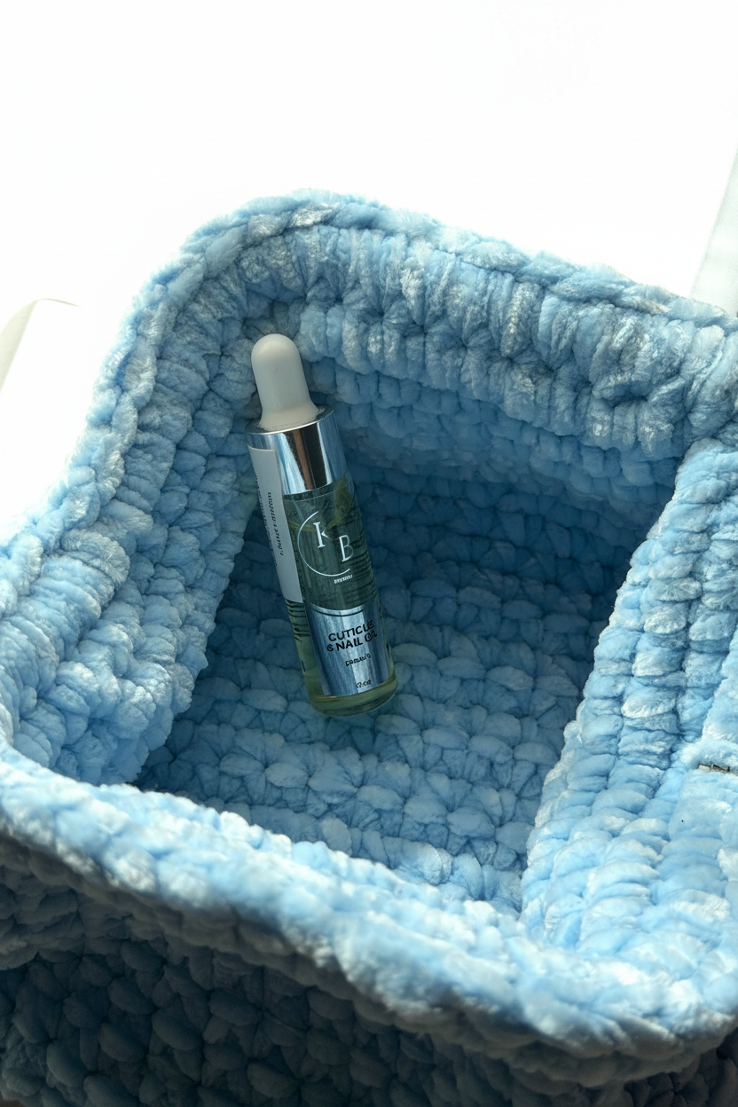 Blue knit pouch – background replaced