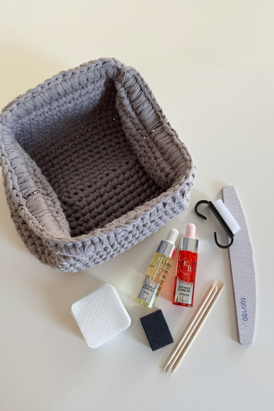 Grey basket pouch flat lay – studio