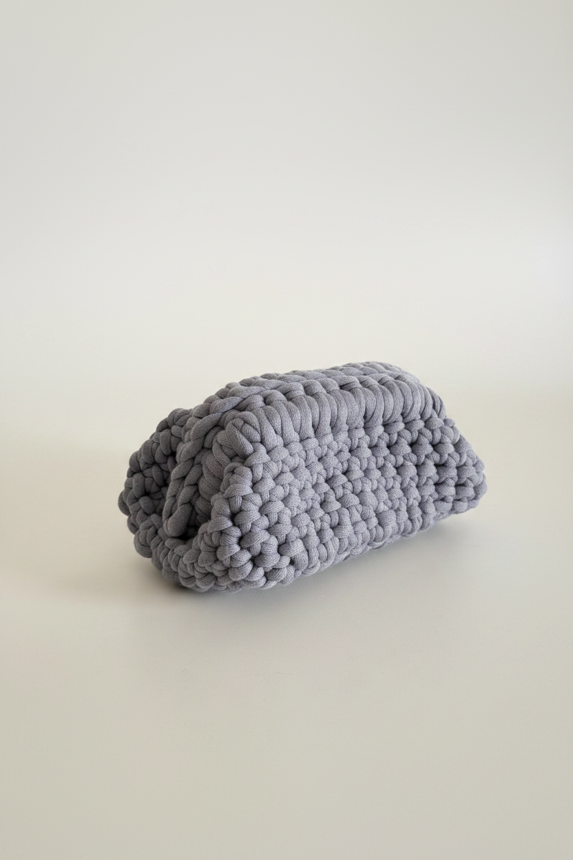 Grey closed pouch – studio