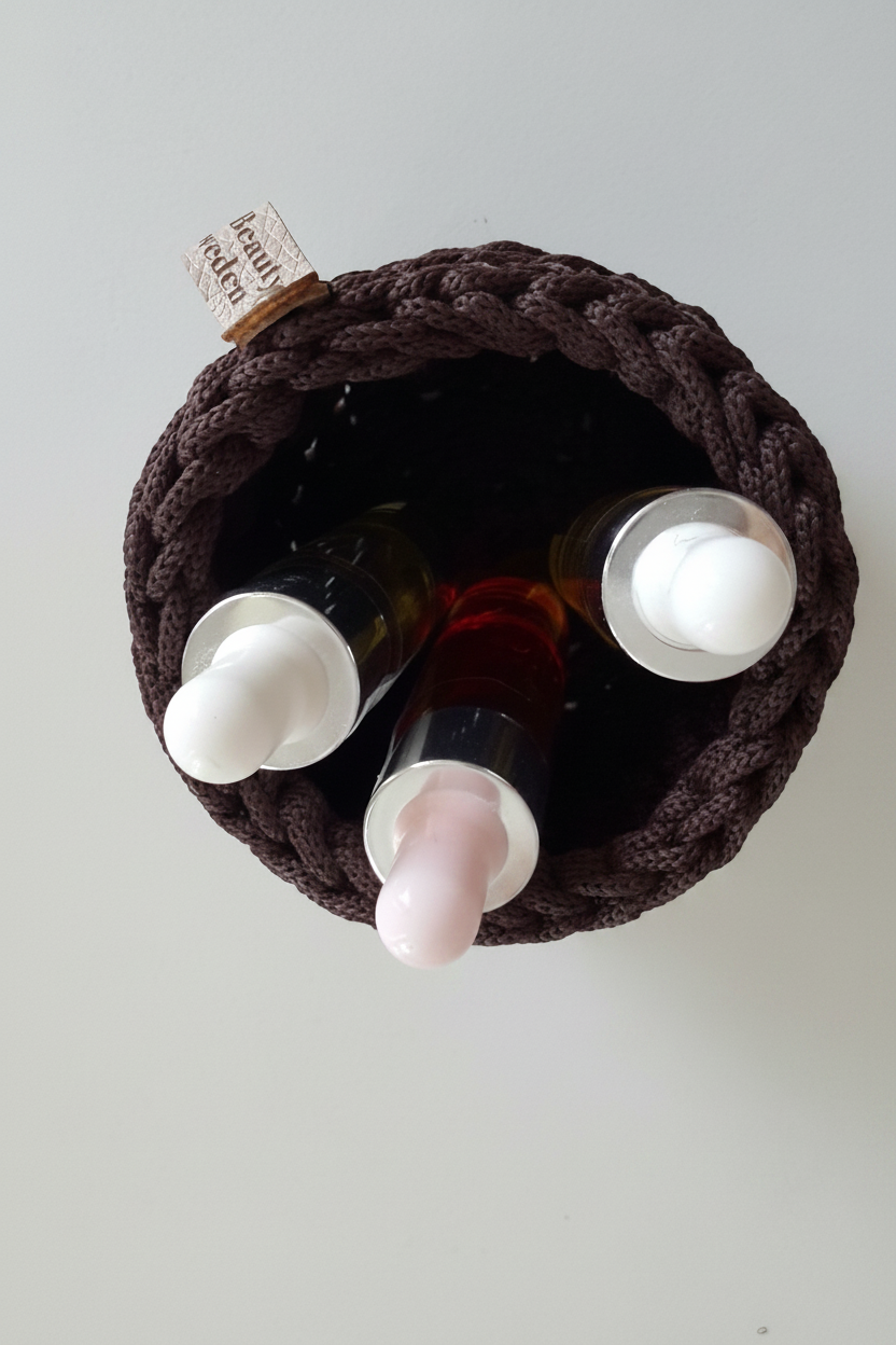 Trio-set uppifrån – nagelvårdsoljor i handvirkad organizer